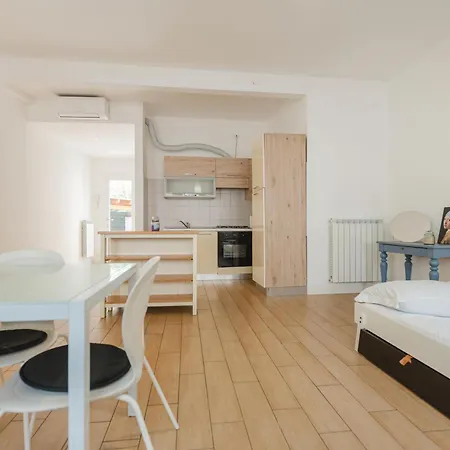 Francy - 15 Min From & Mestre Train Station *